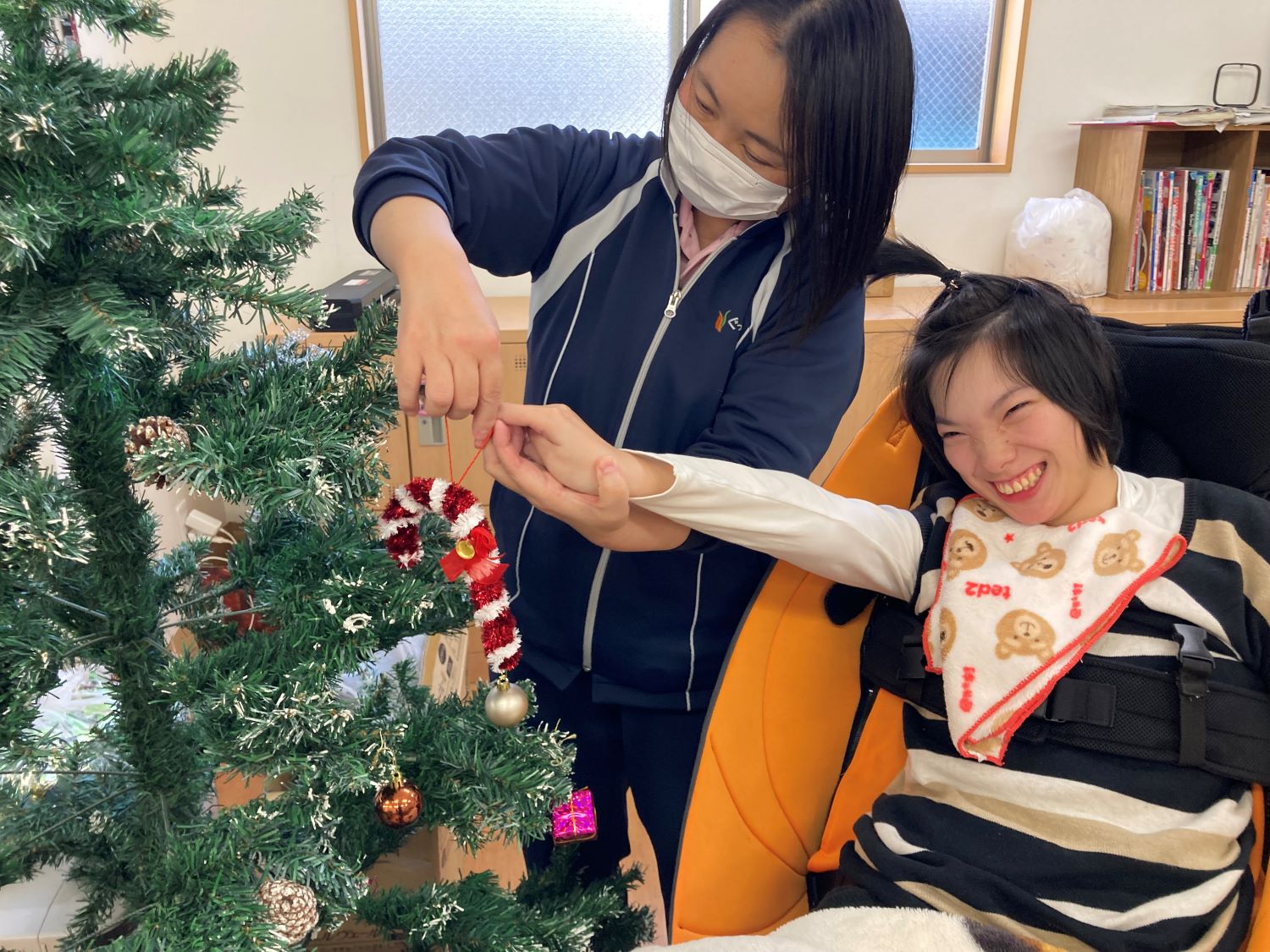 【ぽらりす】クリスマツリー飾りつけ