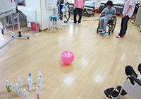 デイサービス：ペットボトルボーリング